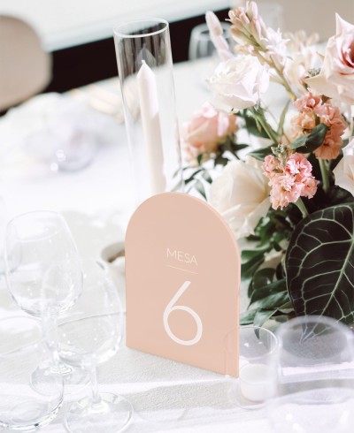 Numero di tavolo rigido per matrimoni ad arco