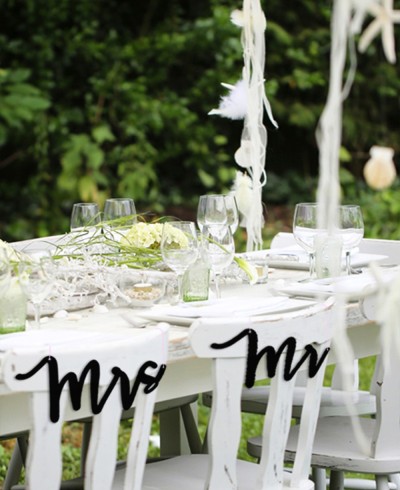 Decoração para cadeiras de casamento com letras mr mrs