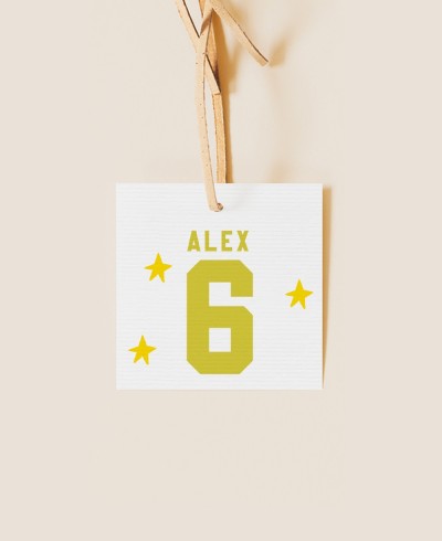 Etiqueta cuadrada para cumpleaños tenis