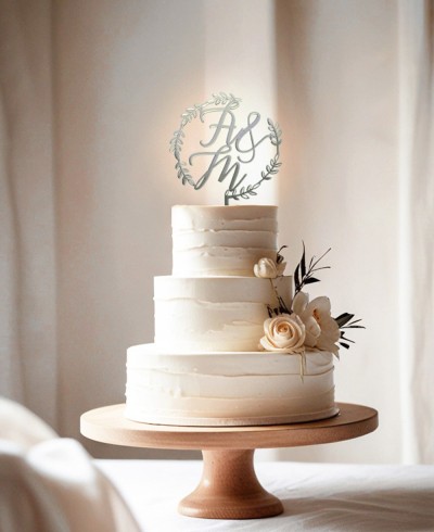 Composition of initial cake topper with cake