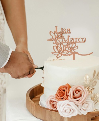 Vista general cake topper personalizado con nombres