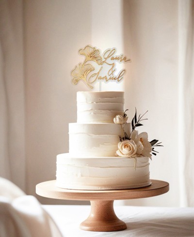 Vue d’ensemble cake topper personnalisé avec des noms