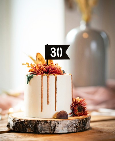 Panoramica banner cake topper personalizzato con figura dell'anno