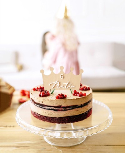 Visão geral Crown Cake Topper personalizado com nome e anos