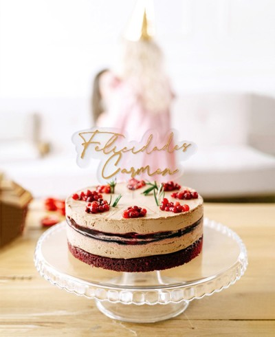 Composizione cake topper per compleanno con torta