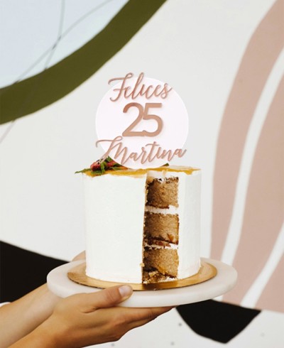 Figurine de gâteau avec nom et âge