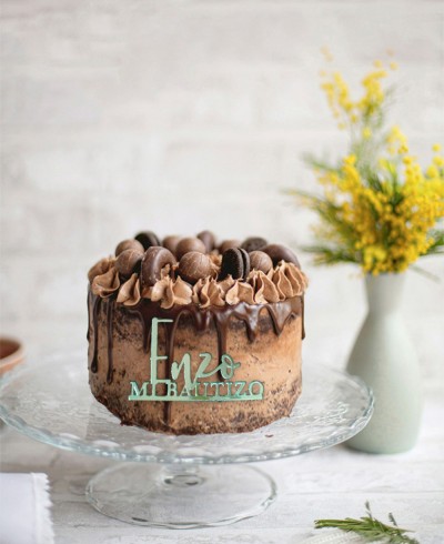 Visão geral topo de bolo personalizado com nome