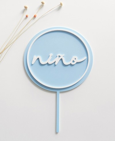 Vista superior menino topper bolo