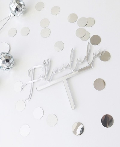 Vista superior cake topper "Felicidades"