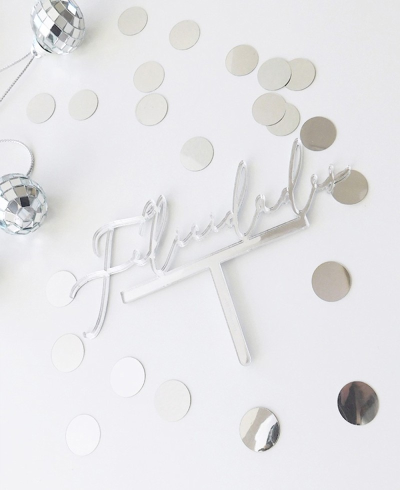 Vista superior cake topper "Felicidades"