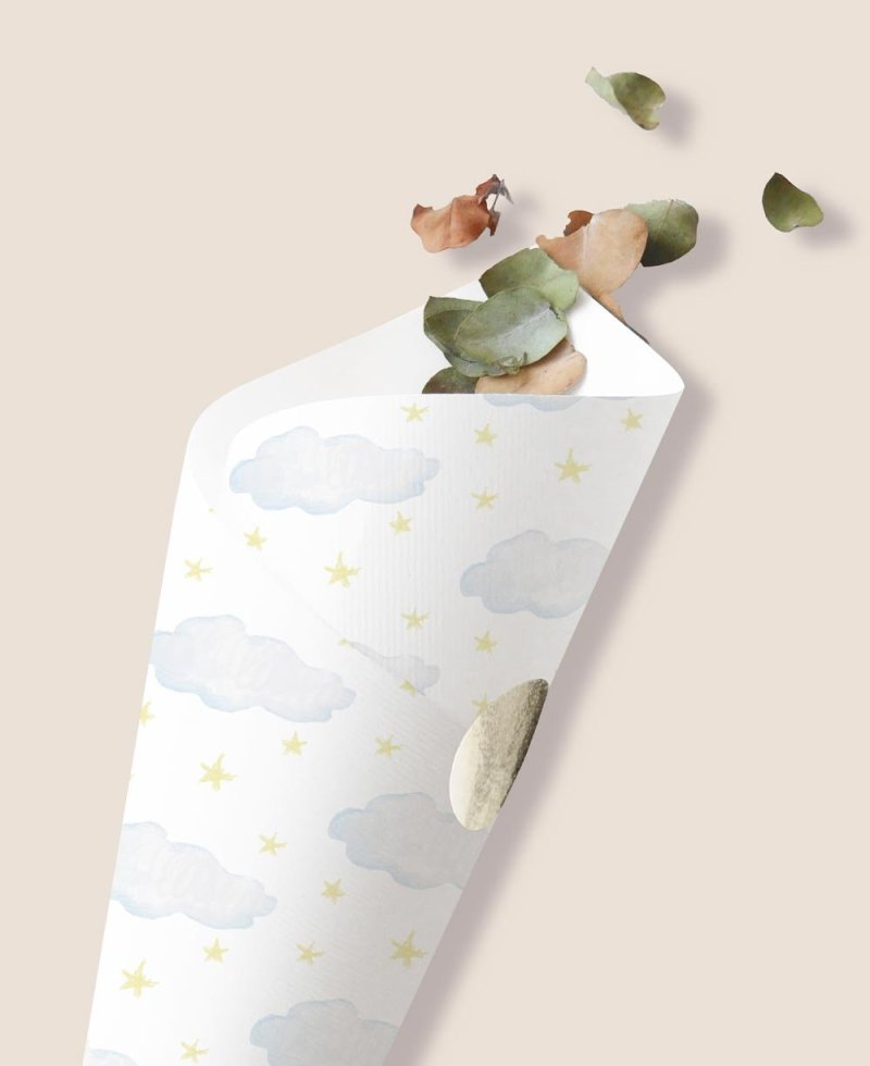 Nuvens da primeira comunhão do detalhe dos cones do feijão de jujuba