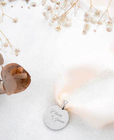 Médaille pour bouquet de mariée avec prénoms et date