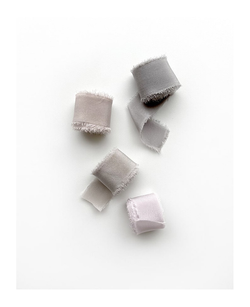 Rubans de soie mauve faits à la main