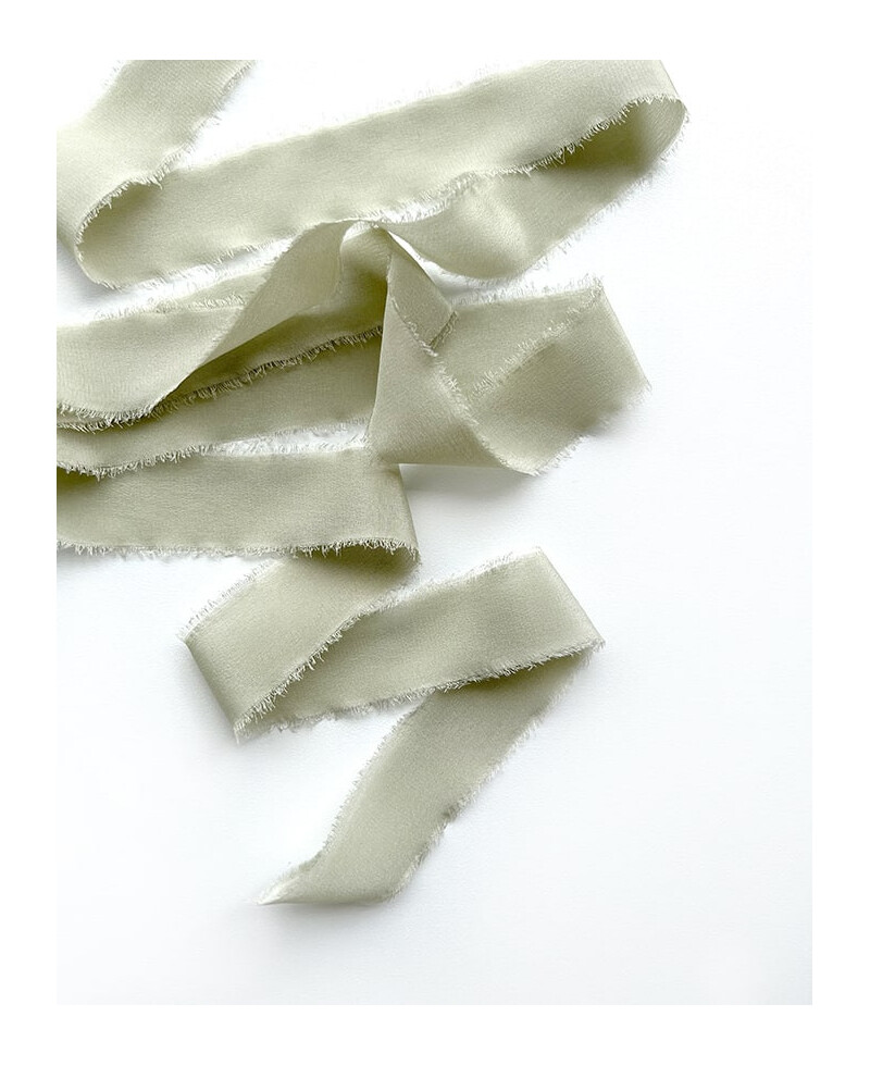 Olivgrünes Band aus natürlicher Seide