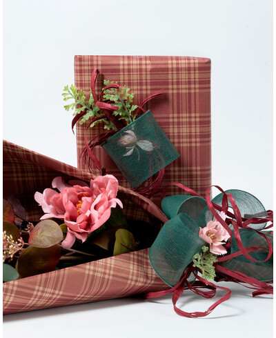 Papel de regalo cuadros burdeos