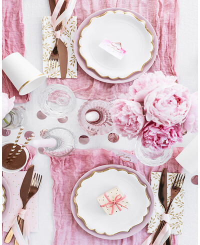 Pratos de papel com borda dourada