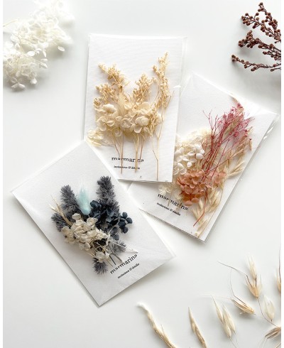 Blue, beige and pink shades dried flowers