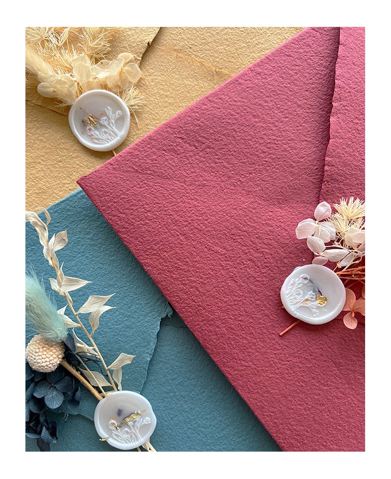 Decoration of handmade envelopes with dried flowers