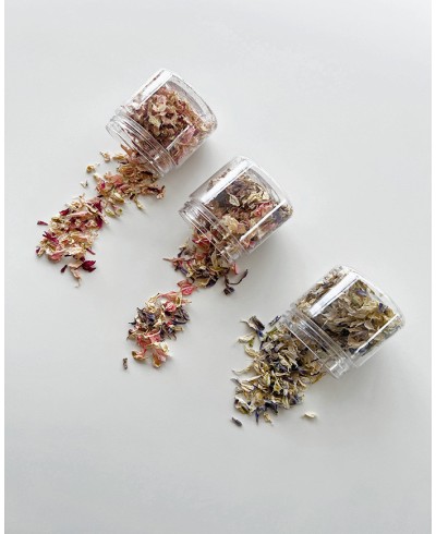 Chromatic range flower petals ornament