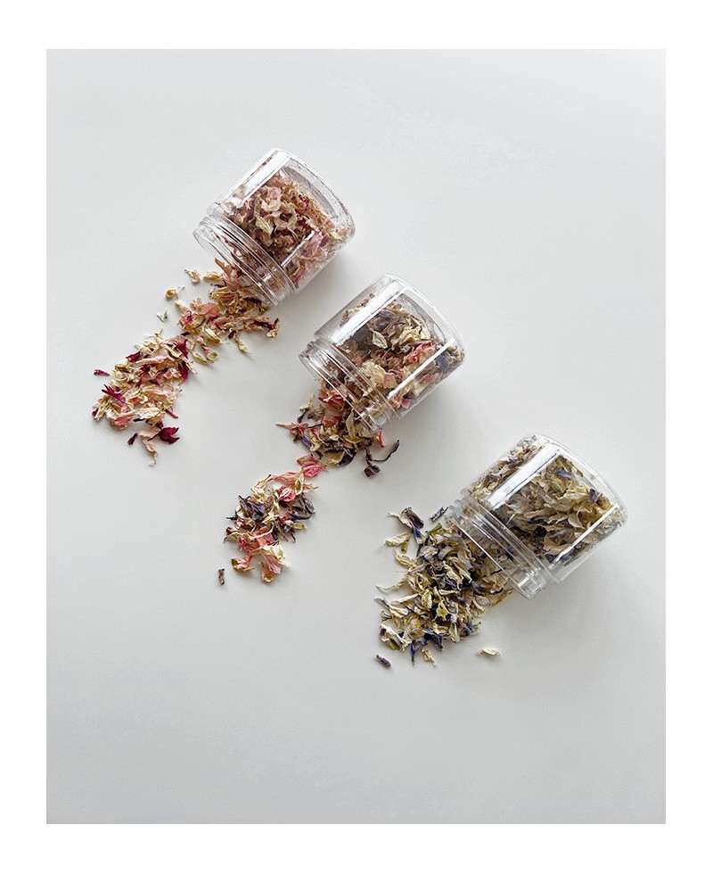 Chromatic range flower petals ornament