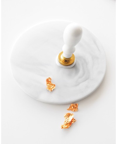 Place seal on sealing wax