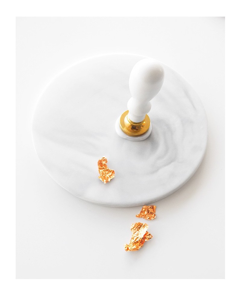 Place seal on sealing wax