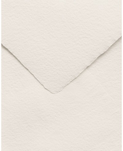 Envelopes esbranquiçados feitos à mão com textura de zoom