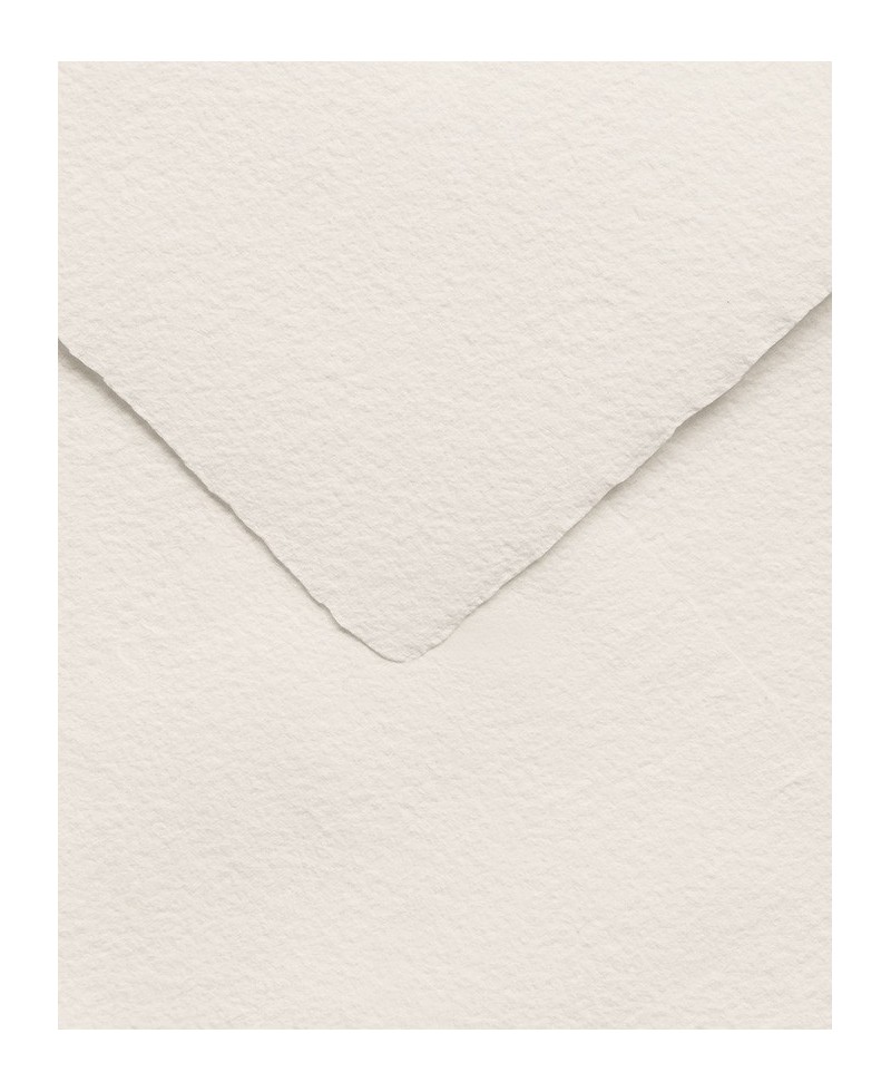 Envelopes esbranquiçados feitos à mão com textura de zoom