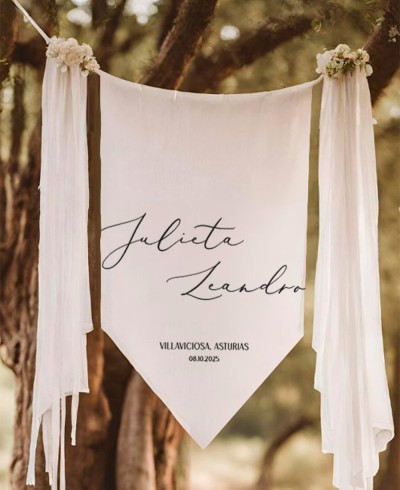 Elegante striscione con i nomi dei fidanzati